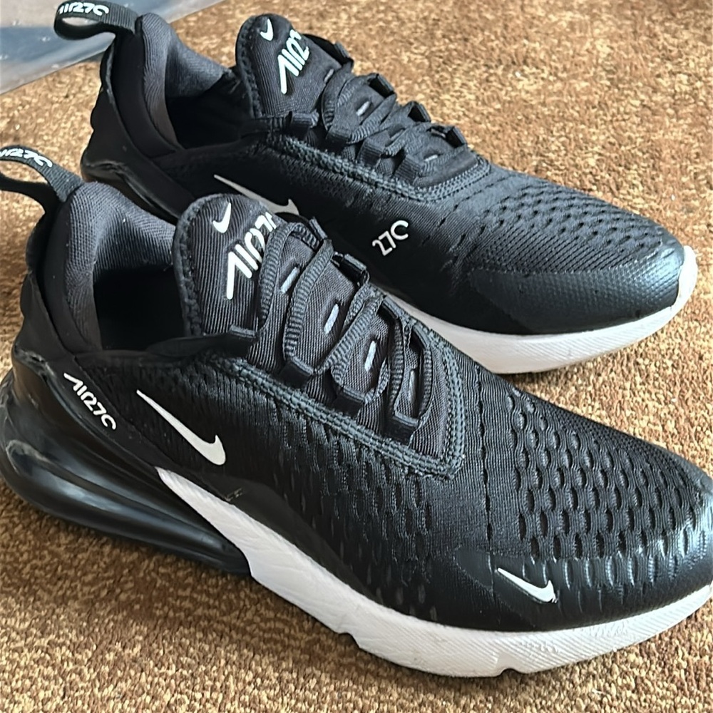 Nike air max 270 sneakers black and white size 9